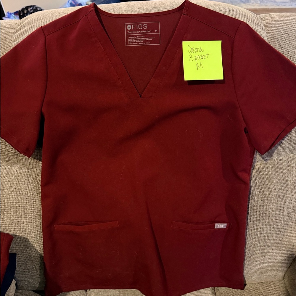 FIGS Casma Scrub Top in Burgundy - M